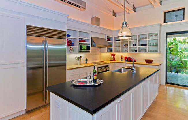 4 Bedroom Kailua Beachside Custom Island Home