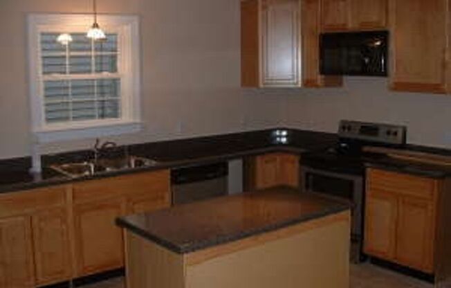 Large 3 Bedroom | 2.5 Bath in The Fan!