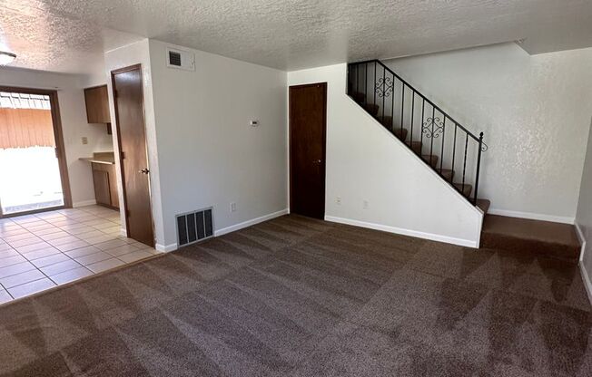 2 beds, 1 bath, 1,000 sqft, $1,100, Unit 4