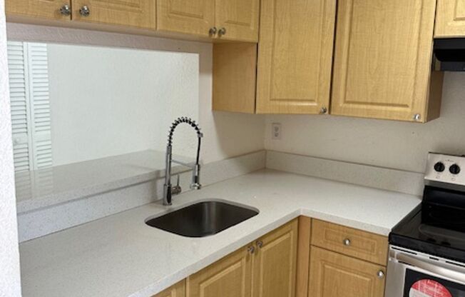 1095 W 77 St Hialeah, FL 33014