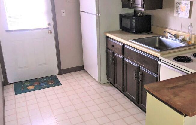 1 bed, 1 bath, $775, Unit #2