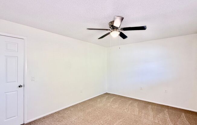 2 beds, 1 bath, 916 sqft, $1,545