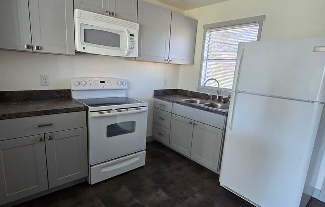 2 beds, 1 bath, $1,195