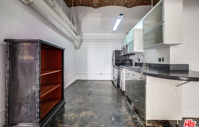2 beds, 1 bath, 1,300 sqft, $2,800, Unit 201