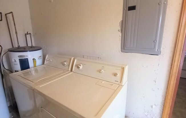 2 beds, 1 bath, 903 sqft, $1,290, Unit A-1