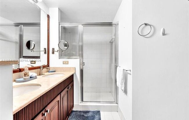 2 beds, 2 baths, 1,116 sqft, $4,000, Unit 17150 N Bay Rd # 2205