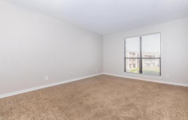 2 beds, 1 bath, 850 sqft, $818