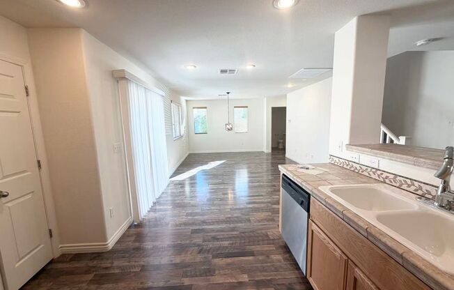 Large 4BR/2.5BA Family Home in Southwest Las Vegas