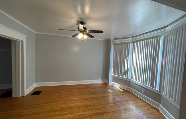 3 beds, 1 bath, $1,025, Unit 706