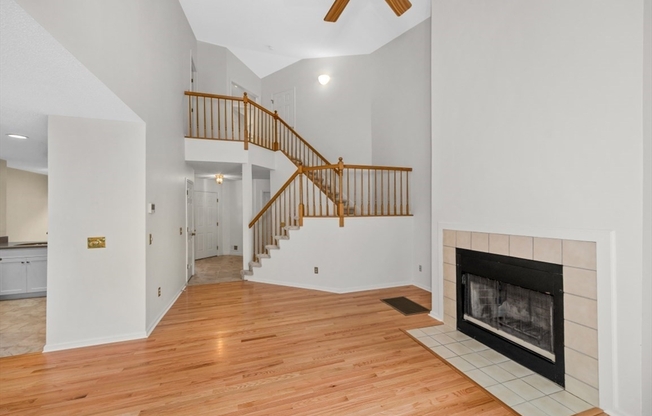 4 KNOLLWOOD CT