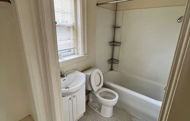 1 bed, 1 bath, 800 sqft, $775, Unit 306