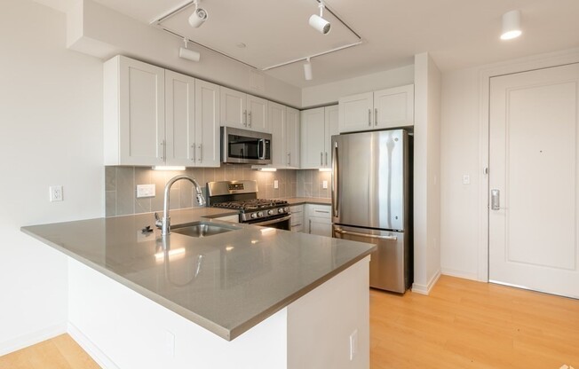 1 bed, 1 bath, 739 sqft, $3,350, Unit 118