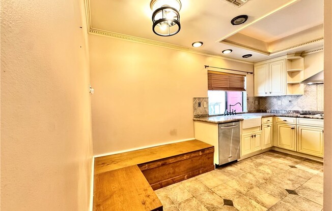 2 beds, 3 baths, 1,614 sqft, $4,000