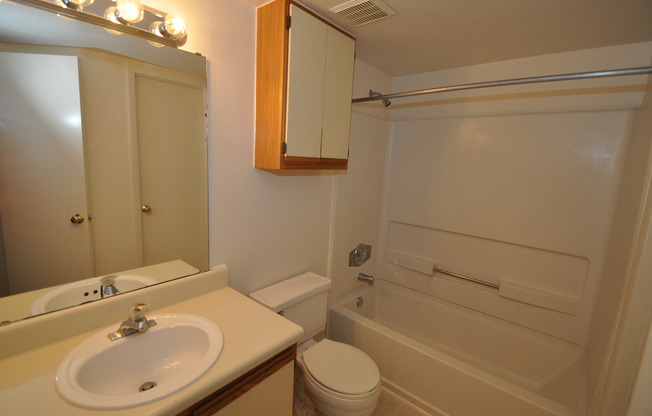 2 beds, 2 baths, $1,300