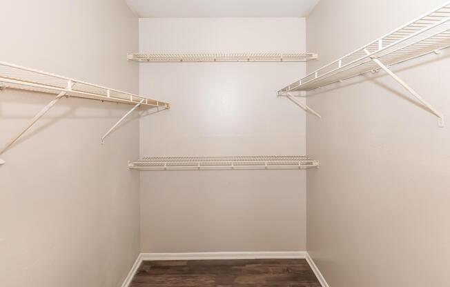 2 beds, 2 baths, 978 sqft, $1,049