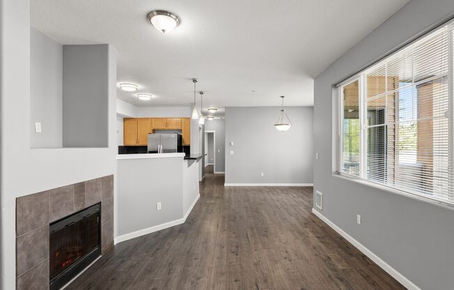 *Spectacular Light & Bright Updated 2 BD* 2 BA* Condo Located In Central Beaverton! *Great Location Minutes From Timberland Town Center + Convenient Access To HWY & Max Line!*