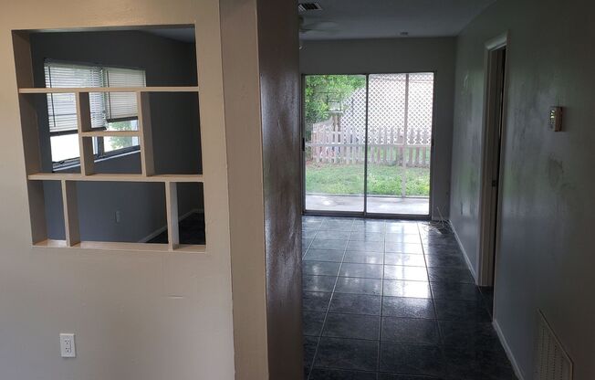 2 beds, 1 bath, $1,600