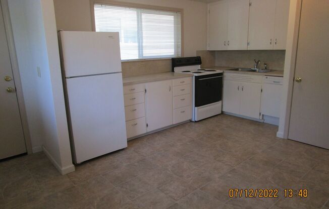 2 beds, 1 bath, 843 sqft, $1,095, Unit 14