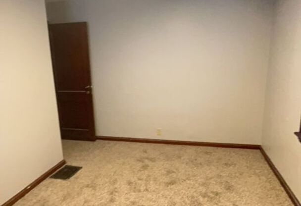 2 beds, 1 bath, $1,200