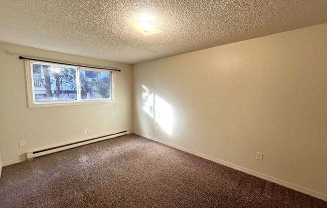 2 beds, 1 bath, $1,800, Unit #2