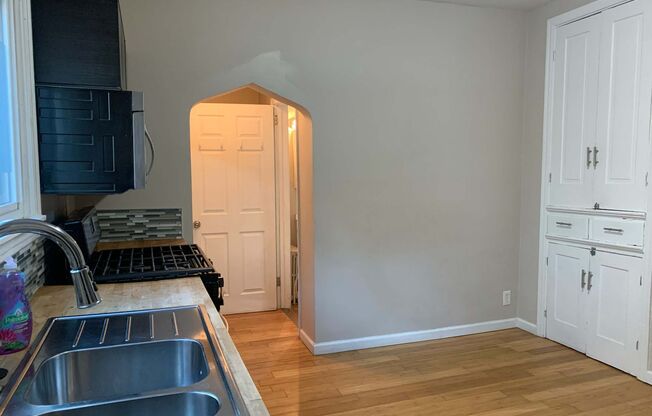 2 beds, 1 bath, $1,350, Unit Mt Washington