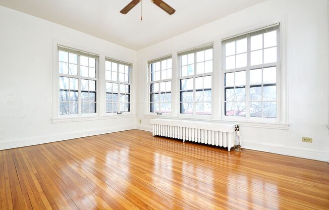 2 beds, 1 bath, 816 sqft, $1,320, Unit 24 - 215