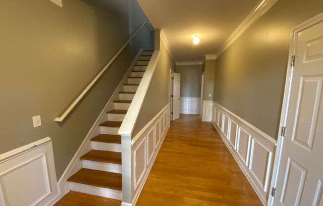 Greenville - Annacey Park -4 BR/3.5 BA Townhome Located Off Laurens Rd, Conveniently Located Near I-85 and Downtown!