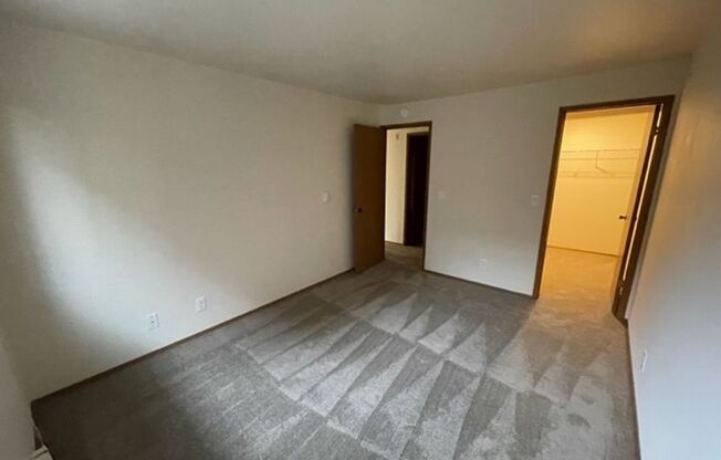 (1K) Kristine Apartments