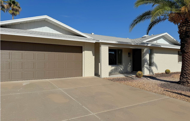 2Bed/2Bath House in 55+ Community in Sun City West! Ready for Immediate Move-In!