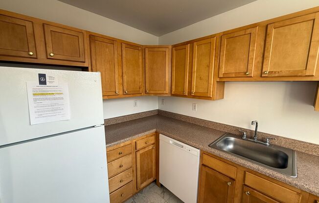 2 beds, 2 baths, 1,303 sqft, $2,200, Unit New King Edward  301