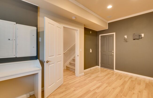 Luxury Mountlake Terrace Townhome with Garage