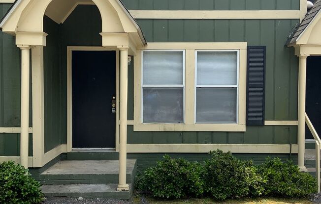2 bedroom 1 1/2 bath townhouse