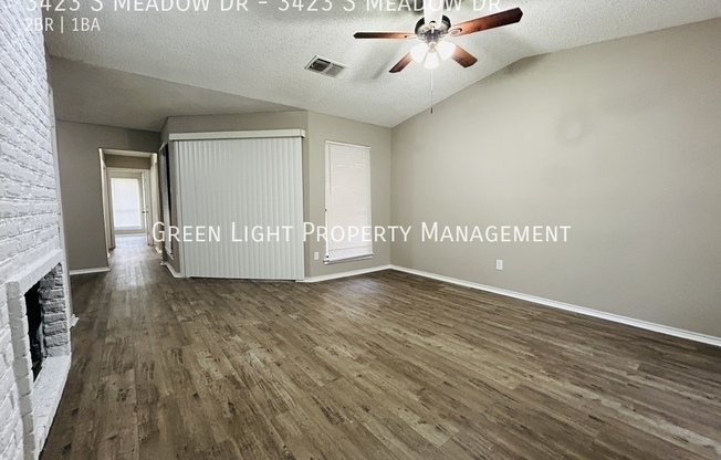 3423 S MDW DR