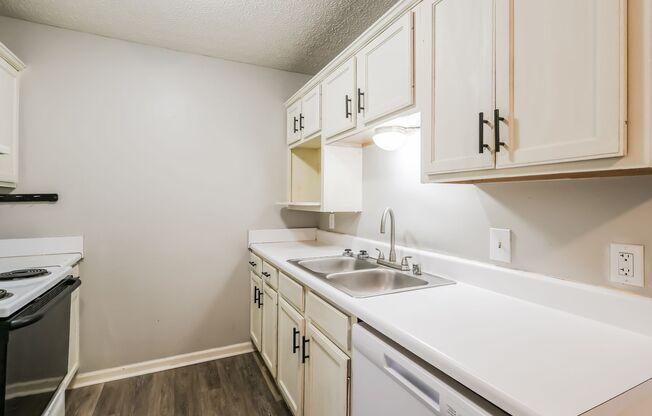 1 bed, 1 bath, 560 sqft, $795, Unit G48