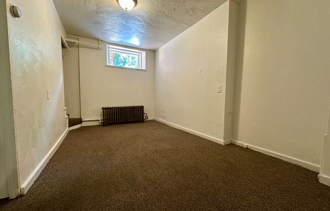 Stunning Three Bedroom on Bates St! Parking, Central Air Conditioning, Large Back Deck & More!! Call Today!!