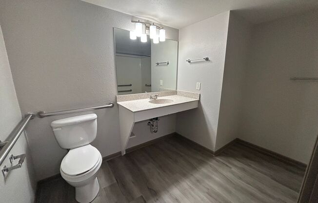 2 beds, 2 baths, 890 sqft, $1,195, Unit 2019-102