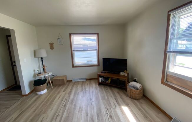 2 beds, 1 bath, $1,200