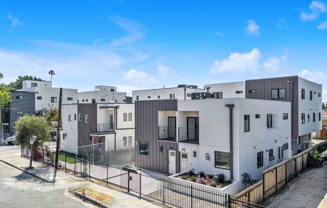 1156 W 38 ST