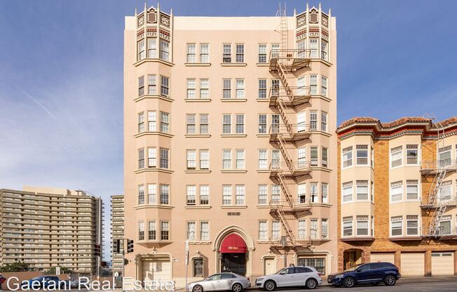 990 Bay Street (1114r)