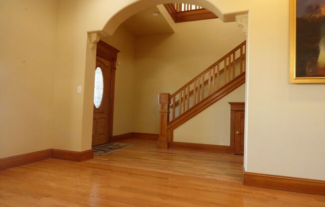 6 bed 2.5 bath home in Northeast Salem