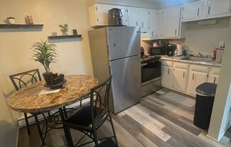 1 bed, 1 bath, $875, Unit B2