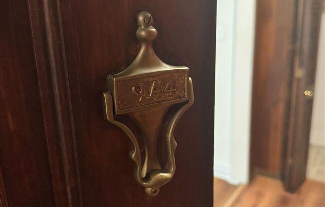 Studio, 1 bath, 294 sqft, $1,420, Unit New King Edward  9A4