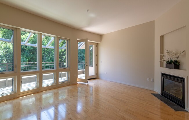 NO PARKING/2+ bed/2 bath top floor condo with full length balcony overlooking north park blocks/NO PARKING