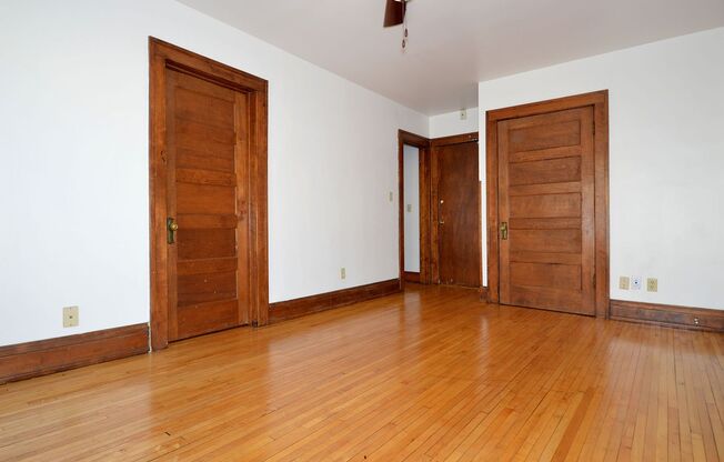 1 bed, 1 bath, 410 sqft, $880, Unit 22 - 27