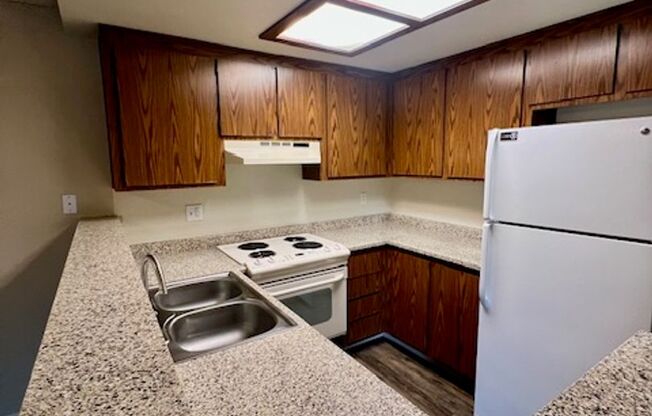 2 beds, 2 baths, 948 sqft, $1,795, Unit 52