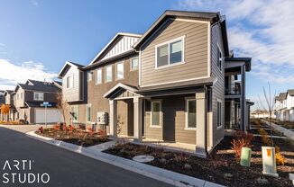 Beautiful Townhome in West Haven