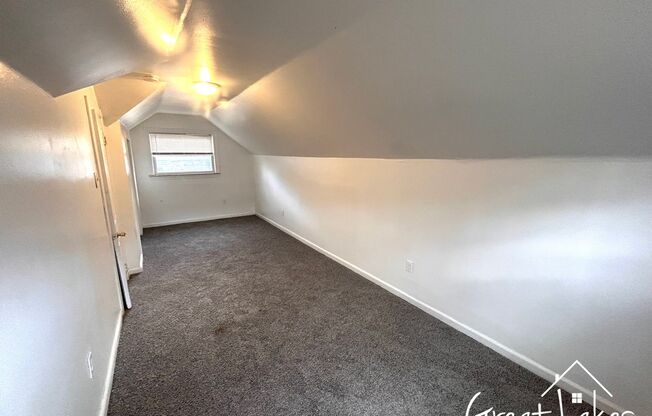 3 beds, 1 bath, $1,300