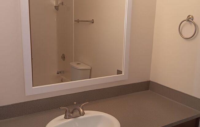 2 beds, 1.5 baths, 1,050 sqft, $2,049, Unit 214-776C