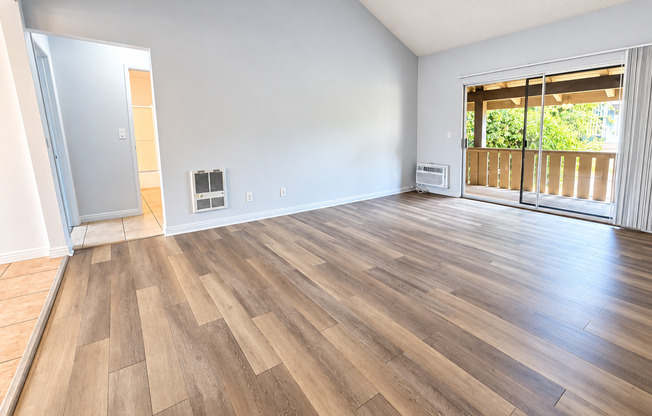 2 beds, 1 bath, $2,600, Unit 14