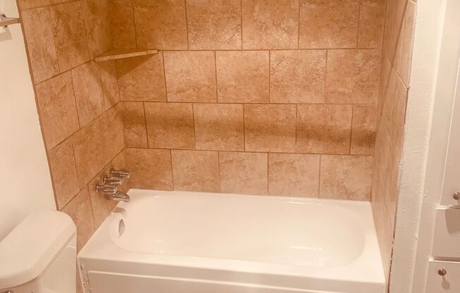 1 bed, 1 bath, 666 sqft, $1,175, Unit 1-230